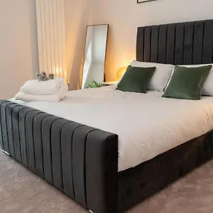  Apartment Lovely 1-bedroom With River & View. United Kingdom